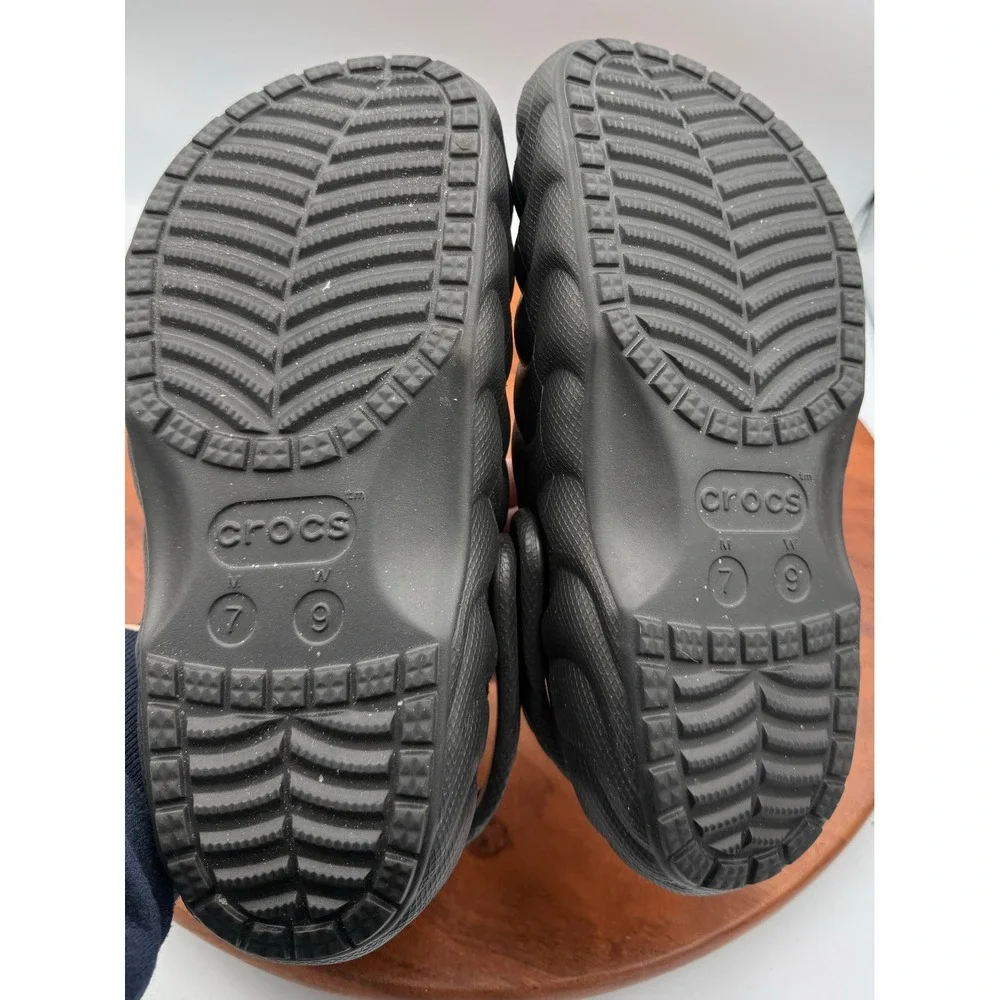 Crocs Classic Lined Overpuff Clog Black Fleece Lined Slip On M7/W9 Cozy Comfort‎